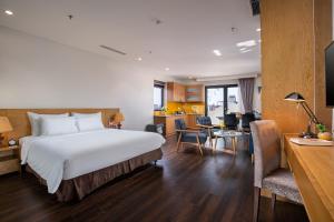 Postel nebo postele na pokoji v ubytování Hanoi Paon Hotel & Spa