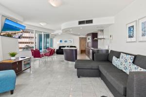 Posezení v ubytování Sirocco 408 by G1 - Two Bedroom Oceanview Unit