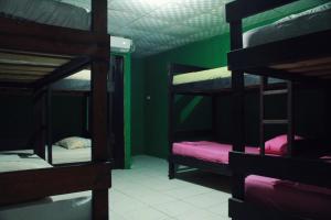 Divstāvu gulta vai divstāvu gultas numurā naktsmītnē Twin Fin Plaza