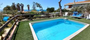 a swimming pool in the yard of a house at A Due Passi Dal Mare Con Piscina in Fontane Bianche
