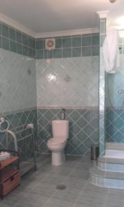 A bathroom at Finca Batan