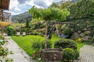 A garden outside Ansitz Gurtenhof O v Wolkenstein