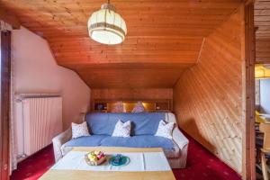 Łóżko lub łóżka w pokoju w obiekcie Sankt Corbinian Apartement 9