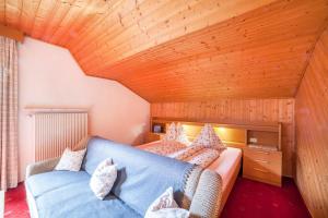 Łóżko lub łóżka w pokoju w obiekcie Sankt Corbinian Apartement 9