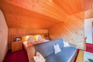 Łóżko lub łóżka w pokoju w obiekcie Sankt Corbinian Apartement 9