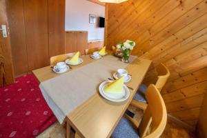 Zdjęcie z galerii obiektu Sankt Corbinian Apartement 9 w mieście Caines