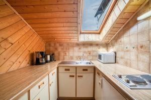 Kuchnia lub aneks kuchenny w obiekcie Sankt Corbinian Apartement 9