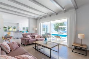 The swimming pool at or close to Casa Viviana