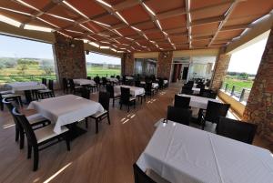 Restaurace v ubytování Antonios Village Hotel & Apartments
