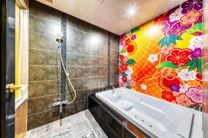 Kúpeľňa v ubytovaní Hotel Lotus Gorgeous Japan Kyoto -Adult Only