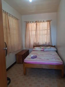 Postel nebo postele na pokoji v ubytování Sanctuary Transient House Bacolod