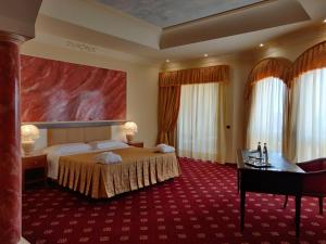 Cama ou camas em um quarto em Parco dei Principi Hotel