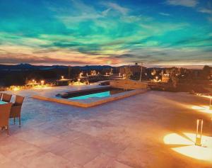 - un toit d'un immeuble avec une piscine dans l'établissement Finca Los Collados de San Miguel, 