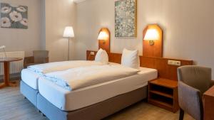 Postel nebo postele na pokoji v ubytování Hotel Am Uenglinger Tor