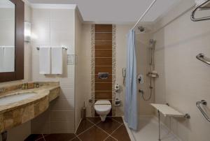 Um banheiro em Megasaray Westbeach Antalya