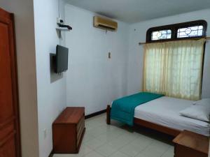 Cama ou camas em um quarto em Wisma Hari Kota
