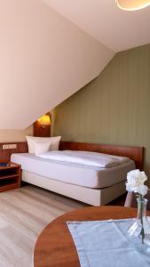 Postel nebo postele na pokoji v ubytování Hotel Am Uenglinger Tor