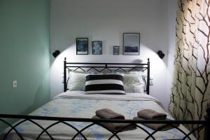 Ένα ή περισσότερα κρεβάτια σε δωμάτιο στο Rocky Coast-Amazing View Of Meteora