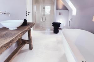 A bathroom at 21oaks / Cozy-Luxury / Boutique Home / Frankfurt