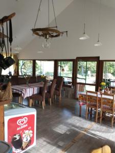 Reštaurácia alebo iné gastronomické zariadenie v ubytovaní Altana całoroczna Vira numer 7 Herbergerówka Agroturystyka na wsi + 29 fotografií