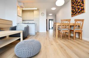 Kuchnia lub aneks kuchenny w obiekcie Apartamenty NAVIGATOR-Rezydencja Portowa 14