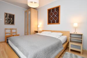 Łóżko lub łóżka w pokoju w obiekcie Apartamenty NAVIGATOR-Rezydencja Portowa 14