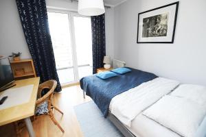 Łóżko lub łóżka w pokoju w obiekcie Apartamenty NAVIGATOR-Rezydencja Portowa 14