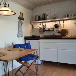 Köök või kööginurk majutusasutuses Torpet Gårdsvägen