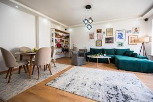 Billede fra billedgalleriet på Spacious and Bright 2BDR Apartment in the Old Town i Sarajevo