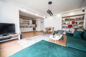 Billede fra billedgalleriet på Spacious and Bright 2BDR Apartment in the Old Town i Sarajevo