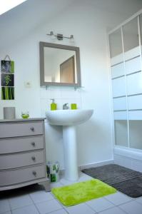 Et badeværelse på Le Pressoir + 13 billeder