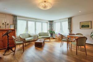 Istumisnurk majutusasutuses Hotel & Spezialitätenrestaurant zur Linde