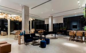 เลานจ์หรือบาร์ของ Gomeh by Isrotel Design