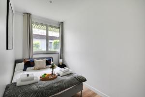 a bedroom with a bed with a bowl of fruit on it at CMG - Superbe appartement 3BR/8P - Nation/Bercy in Paris