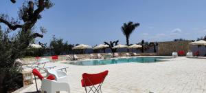 Bazén v ubytování Gli Ulivi Residence nebo v jeho okolí