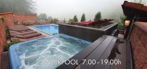 Piscina de la sau aproape de Hotel Karlštejn & SPA