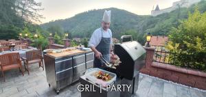 O vedere generală la munți sau o vedere la munte luată de la acest hotel
