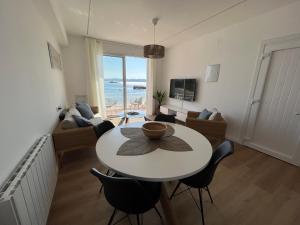 A television and/or entertainment centre at Oktheway Perbes Beach 2