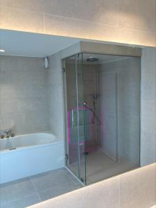 Een badkamer bij Keizershof Hotel Aalst