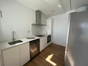 A kitchen or kitchenette at Oktheway Perbes Beach 2