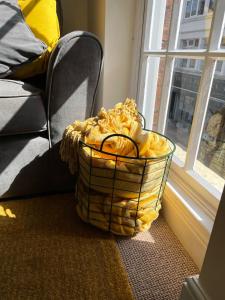 A seating area at Flat 1 Chestergate