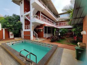 Gallery image of Redstone House by Oxystays Home Stay in Ganpatipule