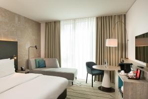 Cama ou camas em um quarto em Hyatt Place Frankfurt Airport