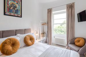 Voodi või voodid majutusasutuse 4 Berkeley Square I Your Apartment toas