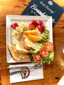 Makanan di atau di tempat lain dekat hotel