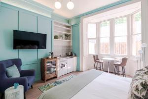 Televiisor ja/või meelelahutuskeskus majutusasutuses 4 Berkeley Square I Your Apartment