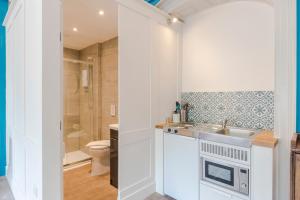 Vannituba majutusasutuses 4 Berkeley Square I Your Apartment