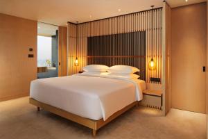 Ein Bett oder Betten in einem Zimmer der Unterkunft Park Hyatt Jakarta