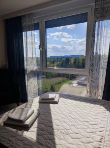 Una cama o camas en una habitación de Apartman Ambijent Divcibare 31 fotos más