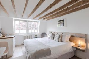 Gallery image of 4 Berkeley Square I Your Apartment in Bristol